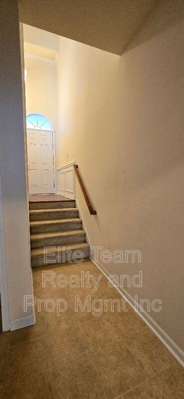 11190 Bridgewater Dr - Photo 3 of 30