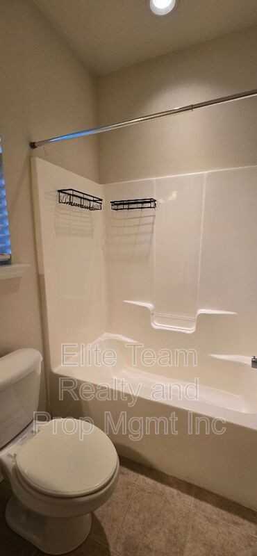 11190 Bridgewater Dr - Photo 5 of 30