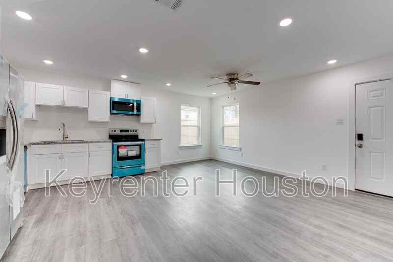 8128 Sterlingshire St #A - Photo 3 of 20