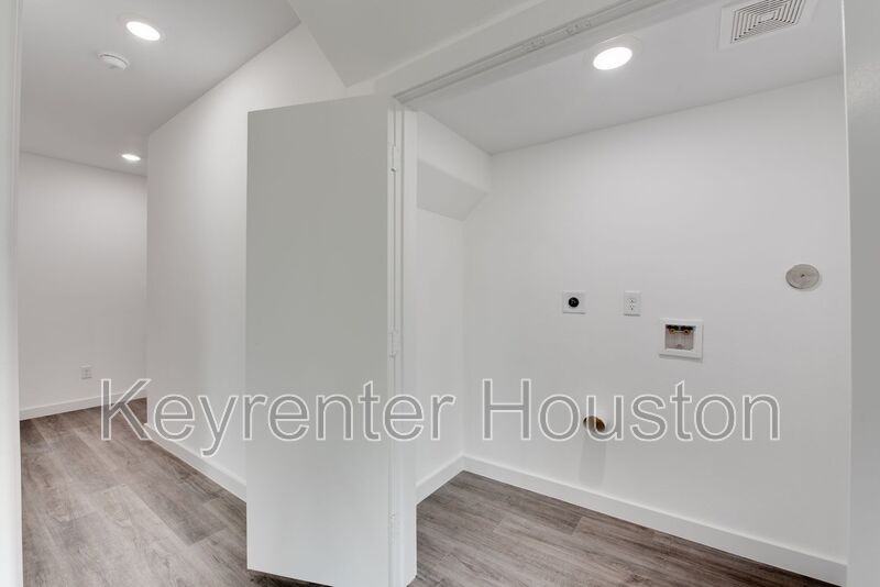 8128 Sterlingshire St #A - Photo 7 of 20