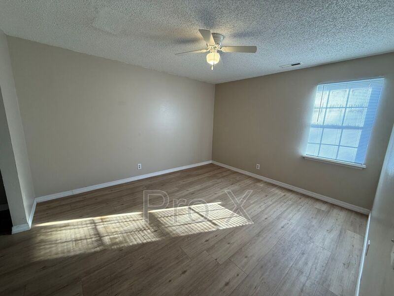 1021 S Saint Louis Ave #3 - Photo 6 of 14