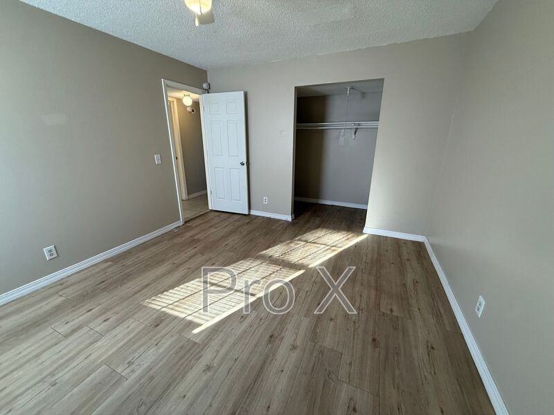 1021 S Saint Louis Ave #3 - Photo 7 of 14