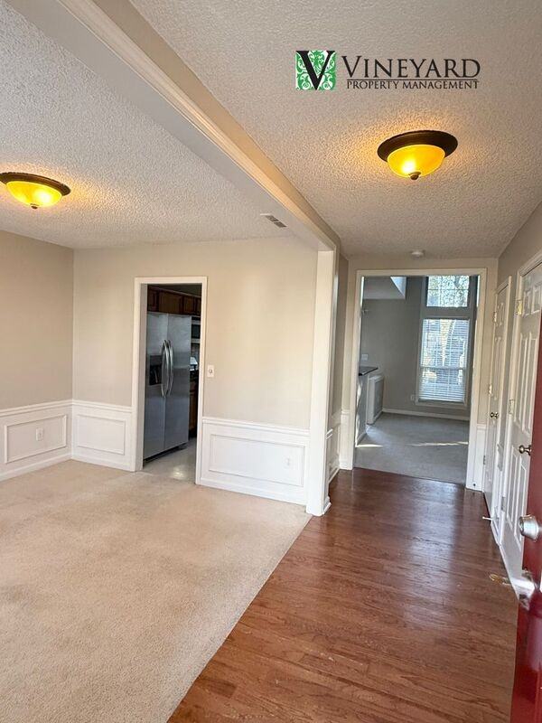 593 Lullingstone Dr Se - Photo 3 of 26