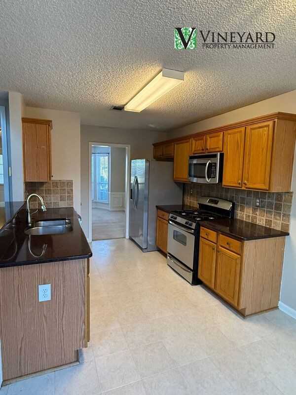 593 Lullingstone Dr Se - Photo 7 of 26