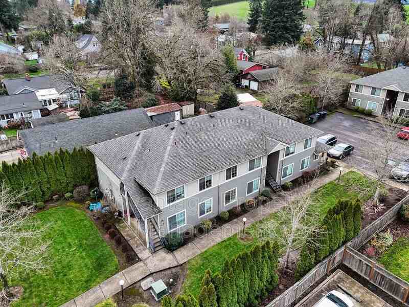 739 Jackson St W #11 - Photo 2 of 33