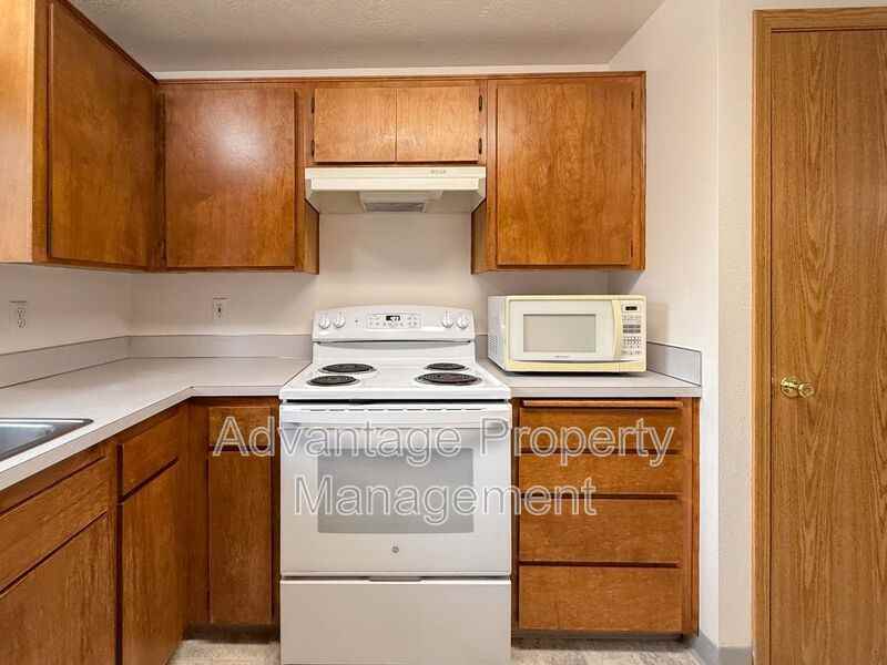 240 Monmouth Ave S #2 - Photo 6 of 23