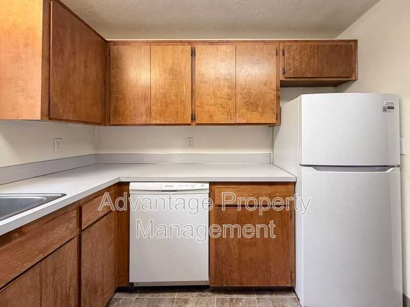 240 Monmouth Ave S #3 - Photo 3 of 22