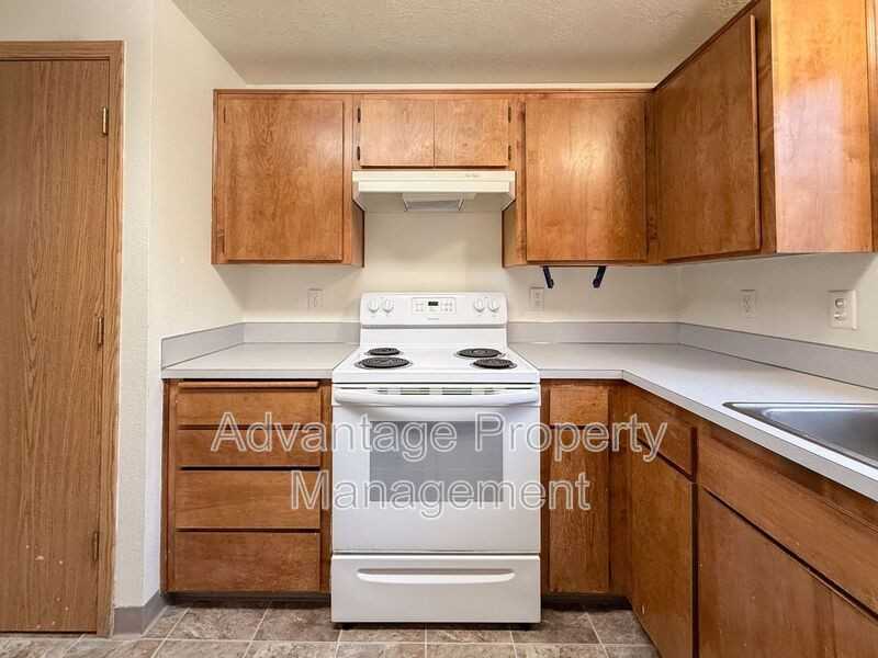 240 Monmouth Ave S #3 - Photo 5 of 22