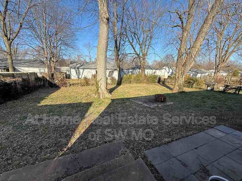 231 W Whiteside St - Photo 3 of 13