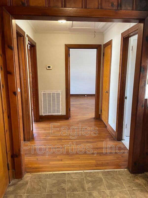 1112 Beech St - Photo 2 of 9