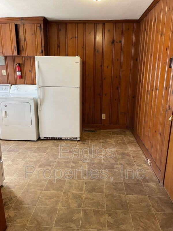 1112 Beech St - Photo 5 of 9