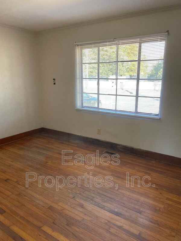 1112 Beech St - Photo 7 of 9