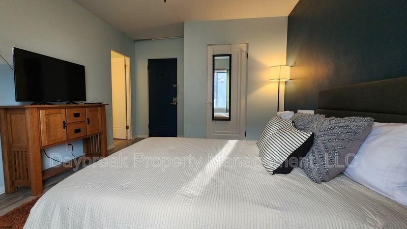 1258 10th St N - Photo 3 of 5