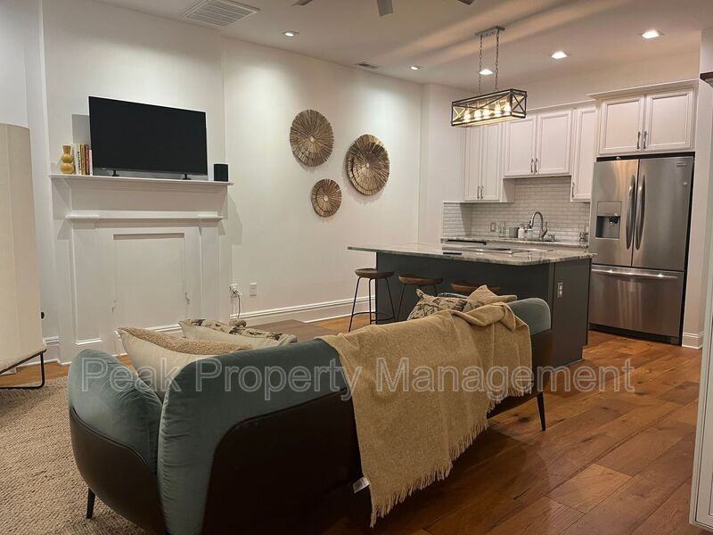 2101 E Franklin St #B - Photo 2 of 17