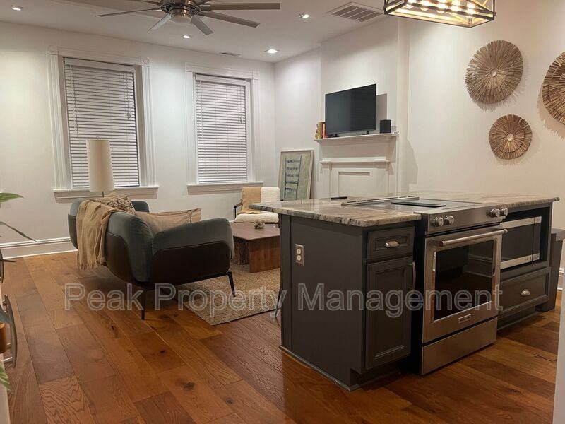 2101 E Franklin St #B - Photo 3 of 17