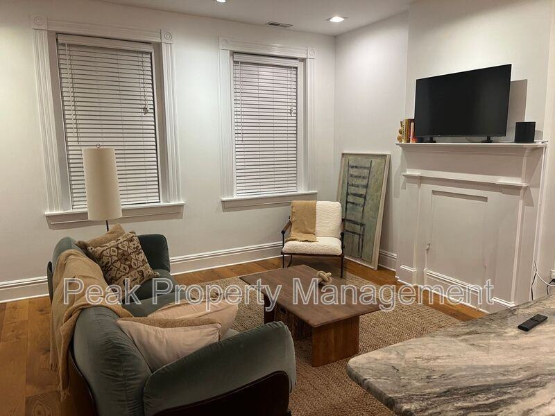 2101 E Franklin St #B - Photo 4 of 17