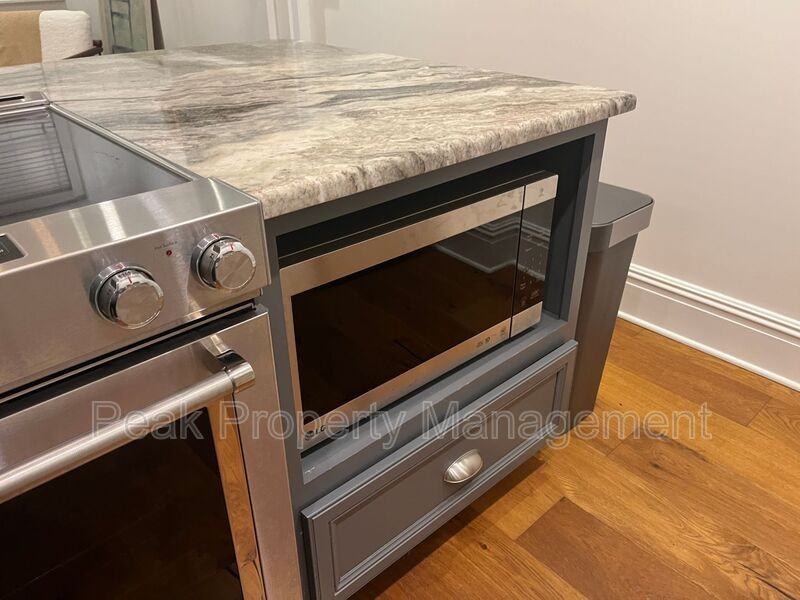 2101 E Franklin St #B - Photo 6 of 17