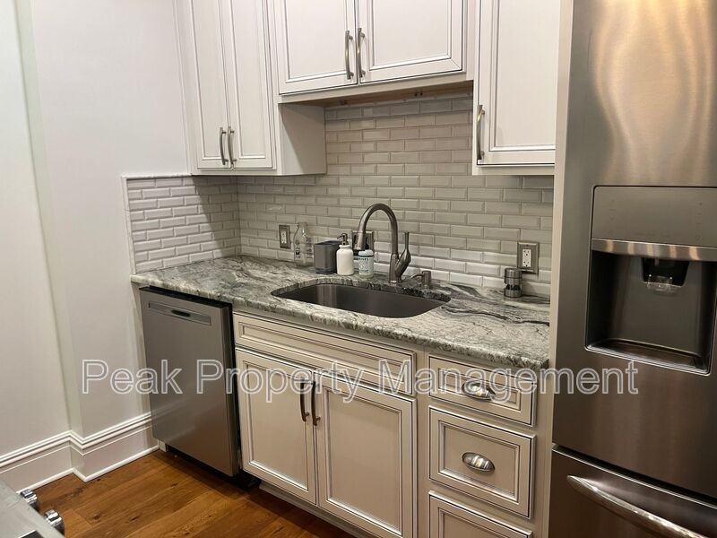 2101 E Franklin St #B - Photo 7 of 17