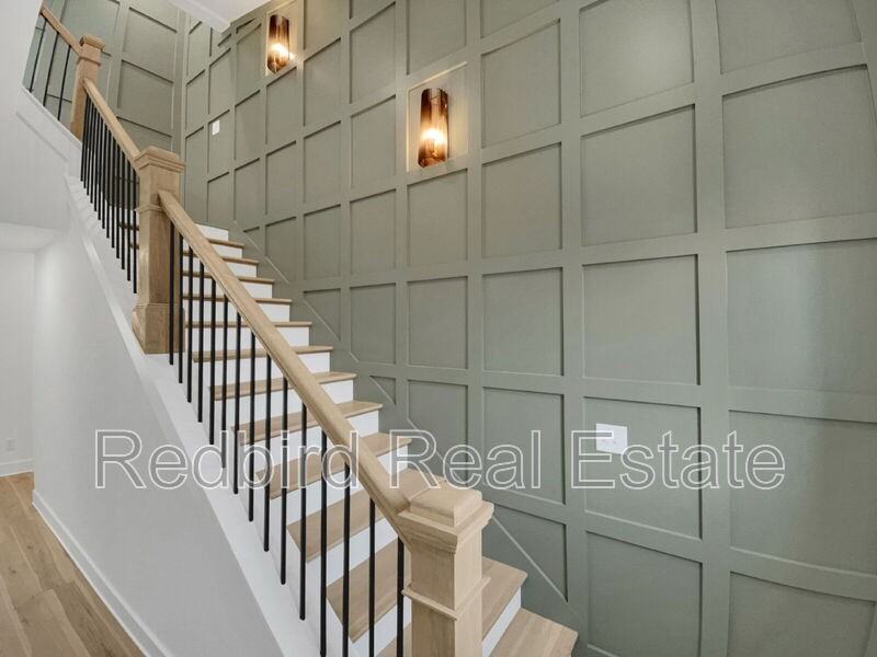 2048 Mckinley St - Photo 4 of 27