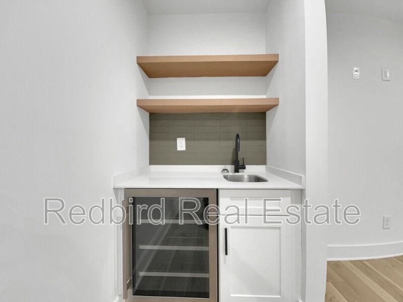 2048 Mckinley St - Photo 5 of 27