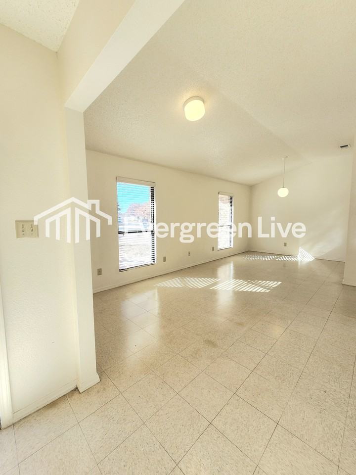2102 Santa Clara Ct - Photo 4 of 21