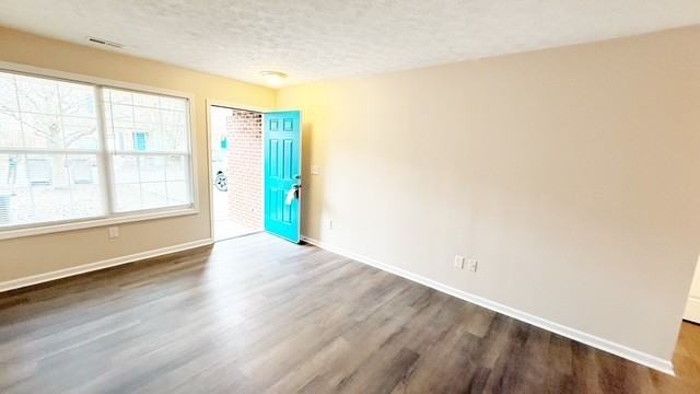 2940 Carson Dr - Photo 2 of 15