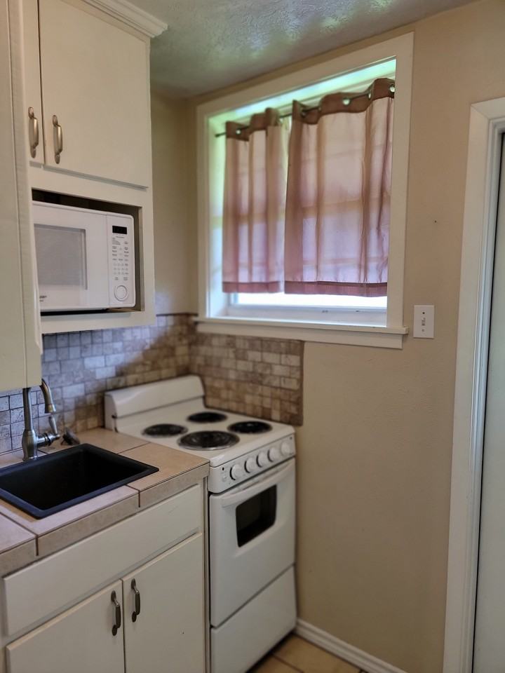 2616 Harrison St - Photo 2 of 16