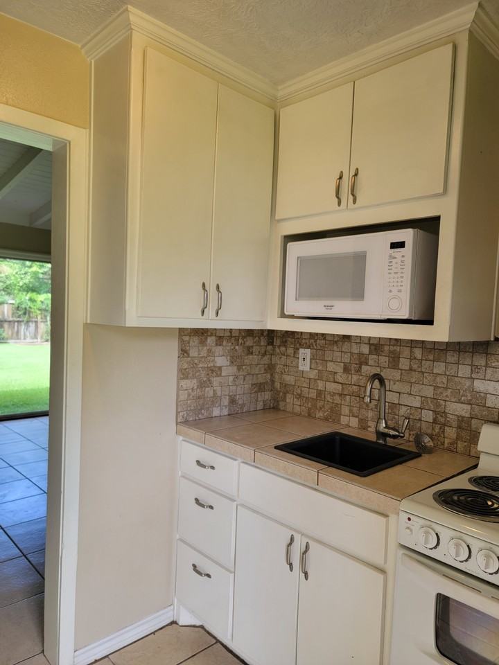 2616 Harrison St - Photo 4 of 16