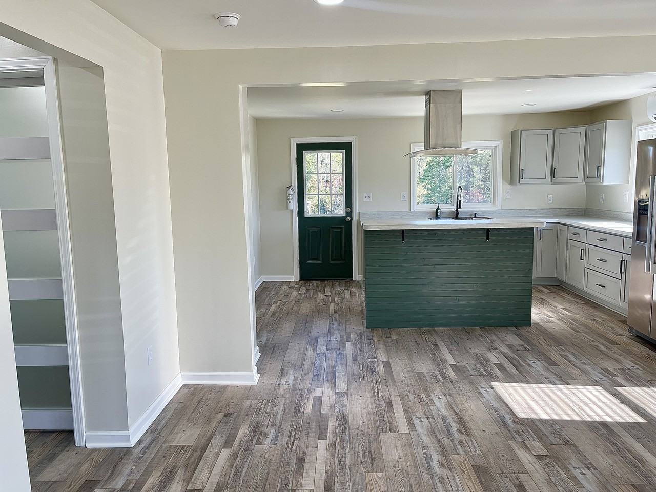 1475 Oakland Rd - Photo 3 of 8