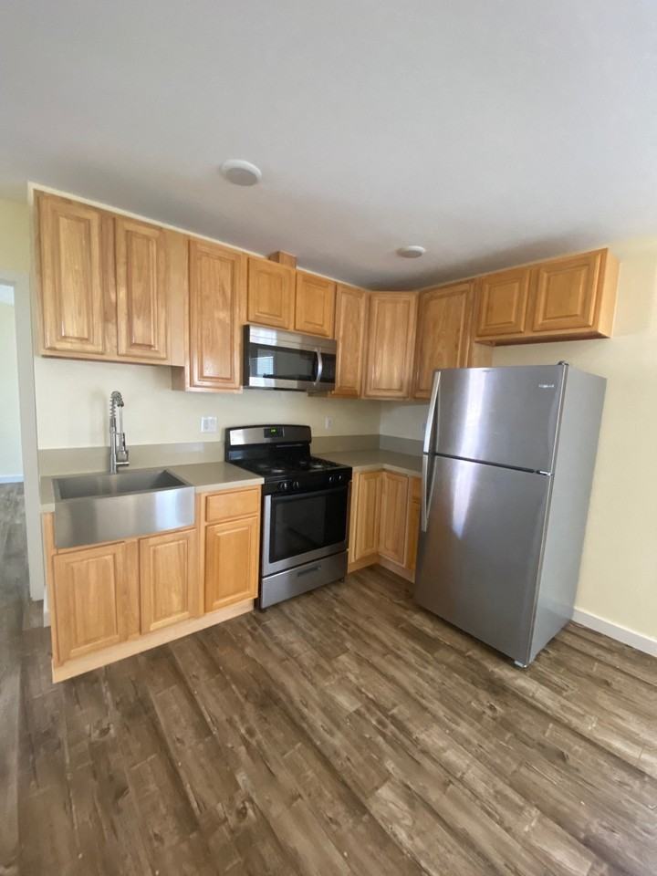 886-894 E 43rd Pl - Photo 2 of 4