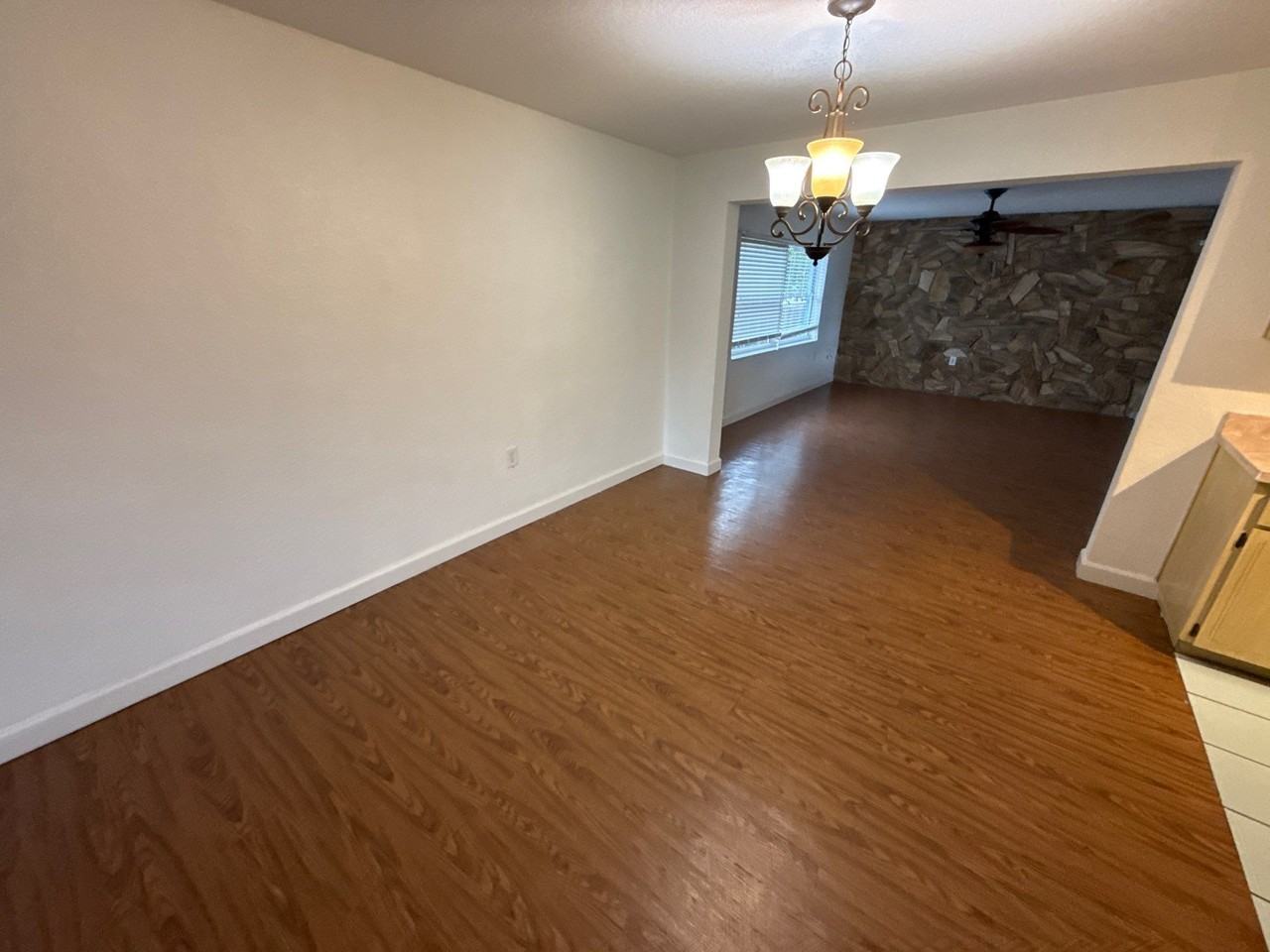 306 S Monroe St - Photo 4 of 33