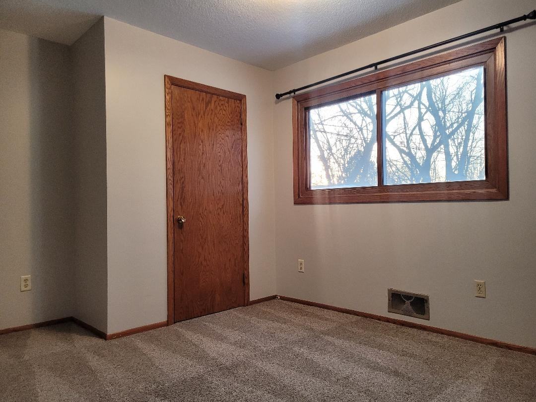 4022 Main St Ne - Photo 4 of 17