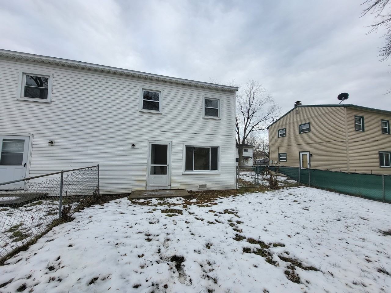 32153 Genessee St - Photo 3 of 11