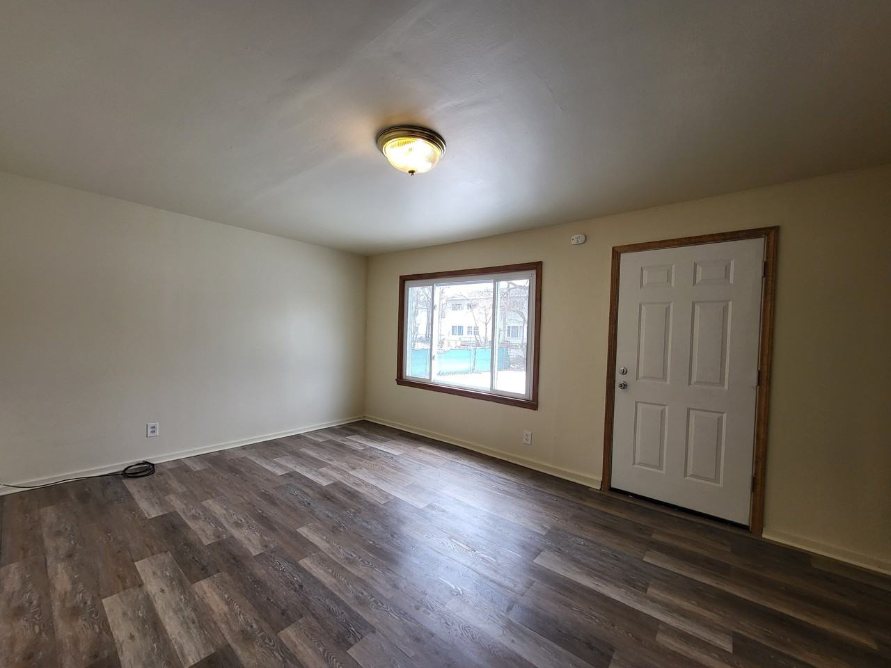 32153 Genessee St - Photo 5 of 11