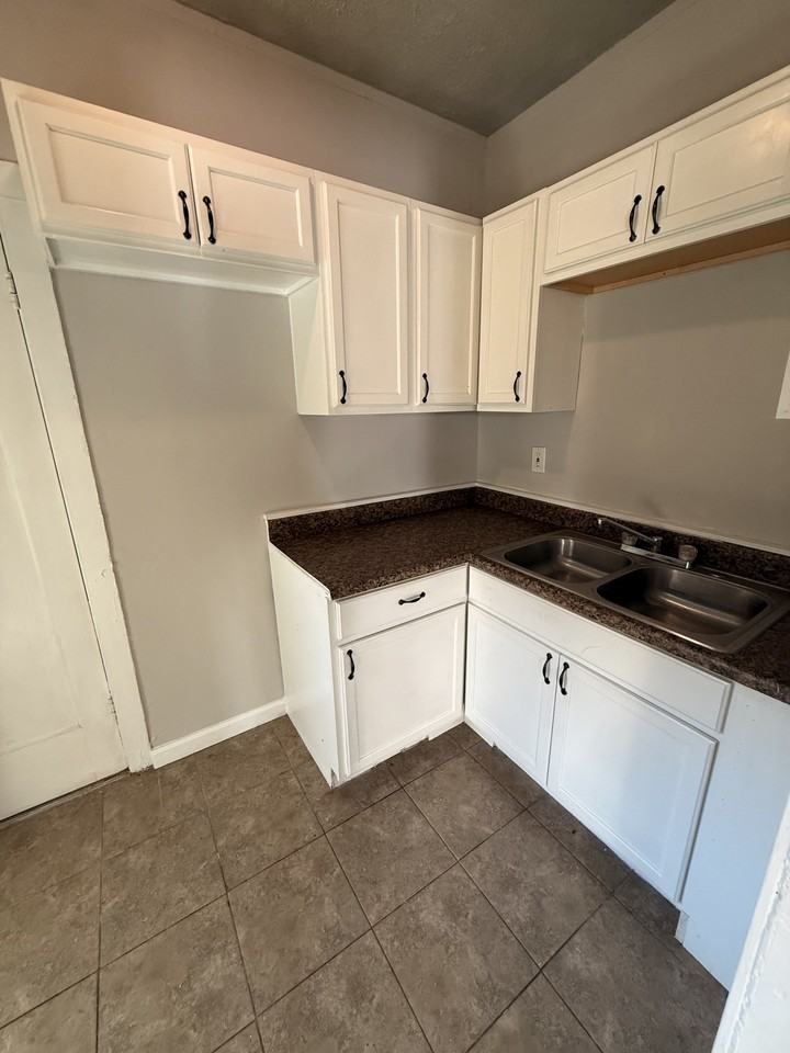 1297 S Prescott St - Photo 3 of 7