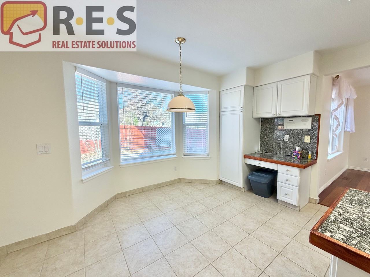 17045 Hastings Ave - Photo 4 of 30