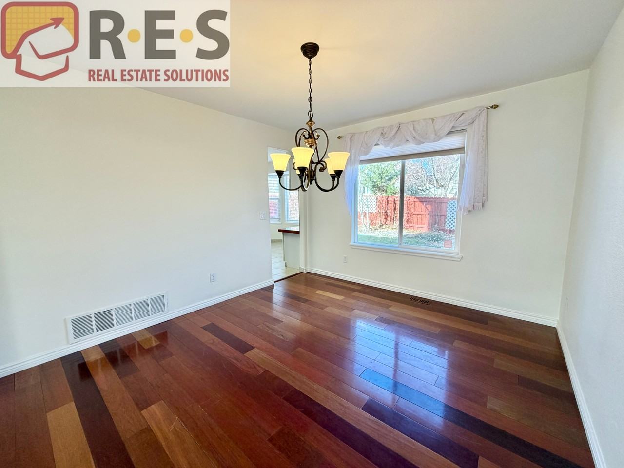 17045 Hastings Ave - Photo 5 of 30