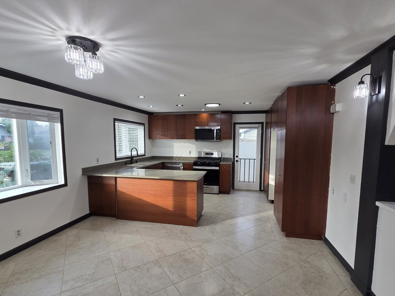 16732 Busby Ln - Photo 4 of 29