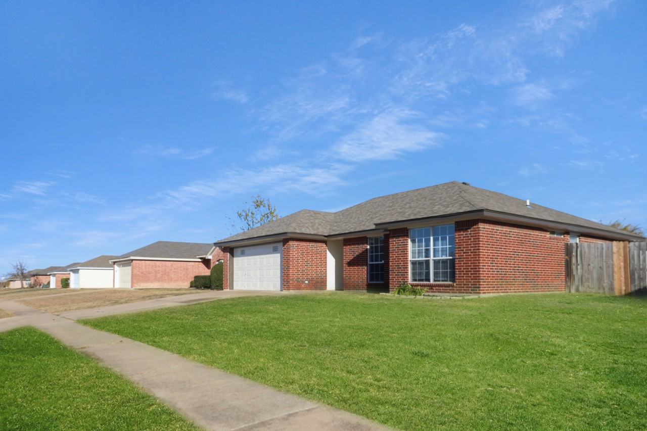 3308 Littleleaf Dr - Photo 2 of 20