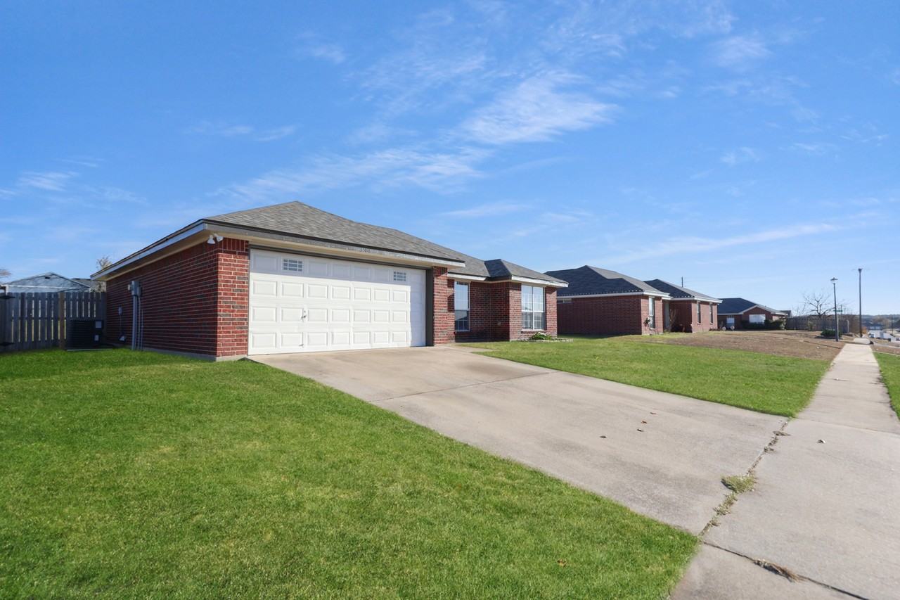 3308 Littleleaf Dr - Photo 3 of 20