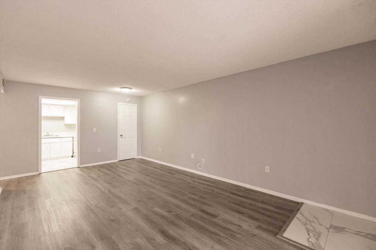 480 Banyon Tree Cir #100 - Photo 5 of 22