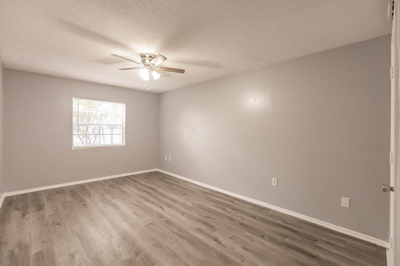 480 Banyon Tree Cir #100 - Photo 6 of 22