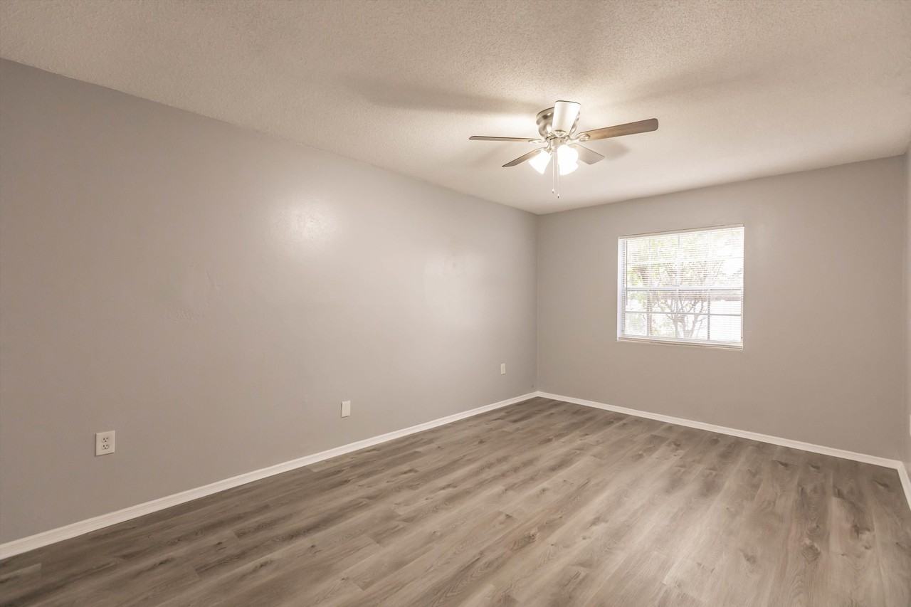 480 Banyon Tree Cir #100 - Photo 7 of 22