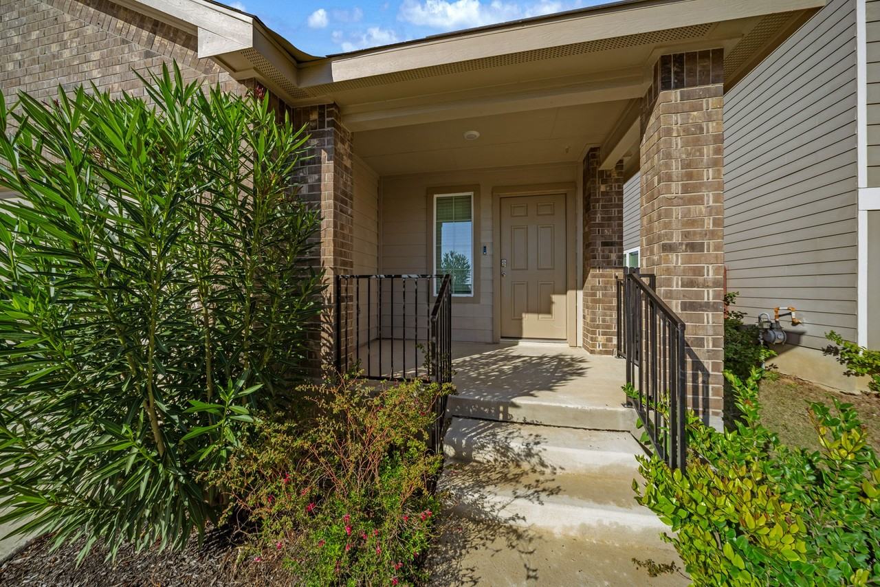 11927 Hondo Crk - Photo 3 of 30