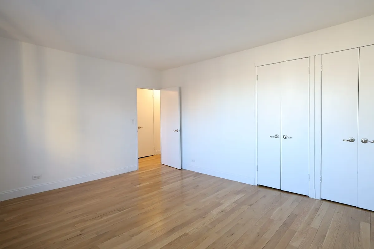 305 E 86th St #19ME - Photo 4 of 6