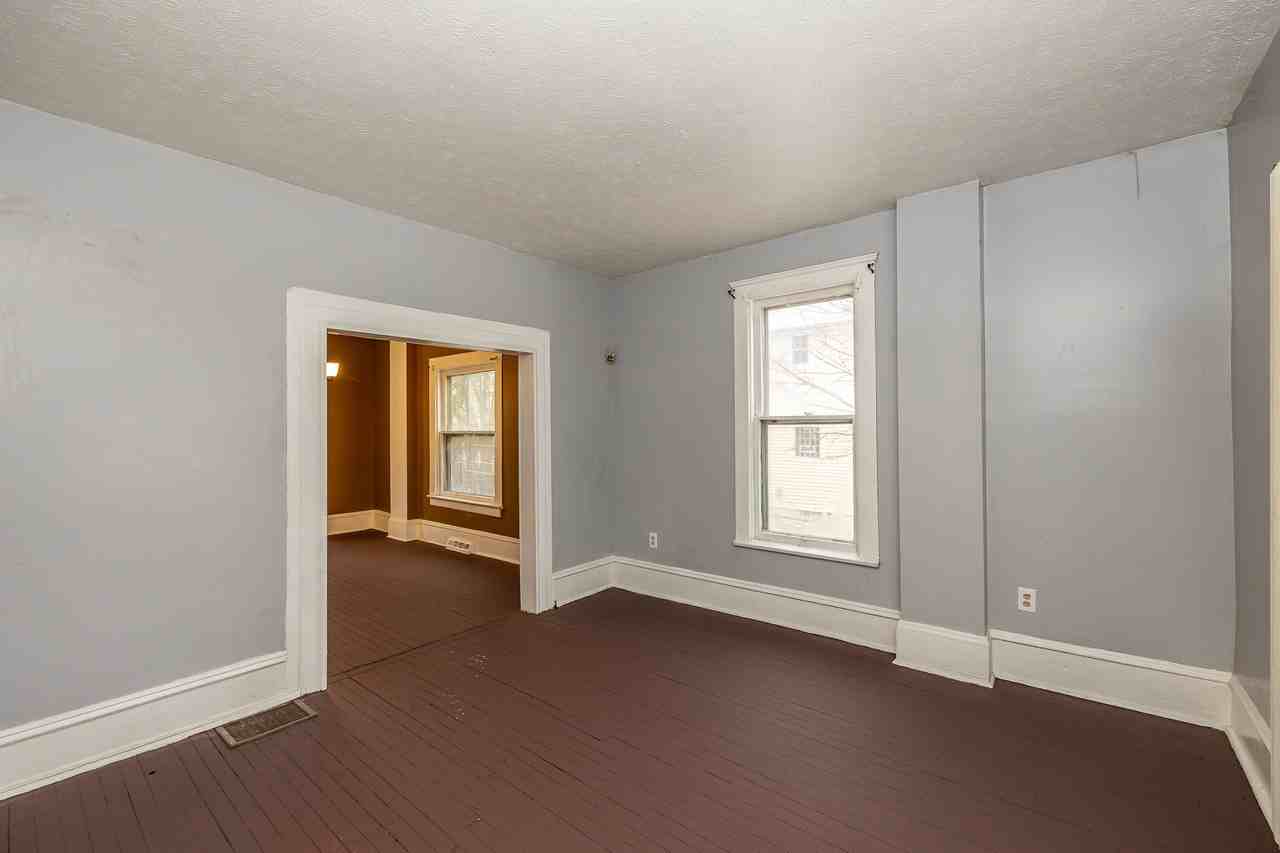 12310 Watterson Ave - Photo 3 of 16