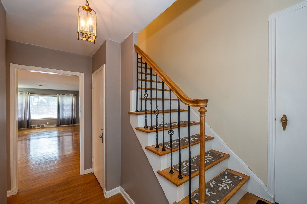 2983 Warrensville Center Rd - Photo 2 of 24