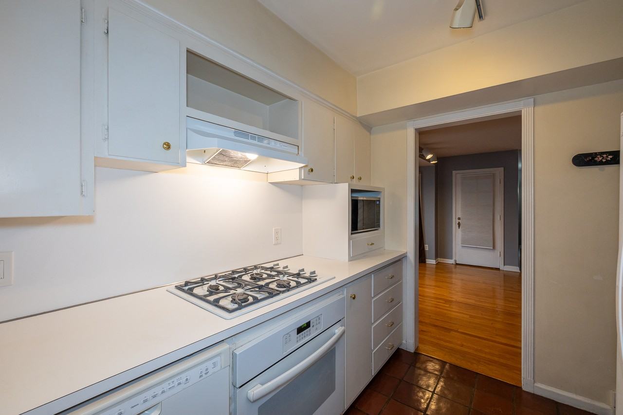 2983 Warrensville Center Rd - Photo 6 of 24