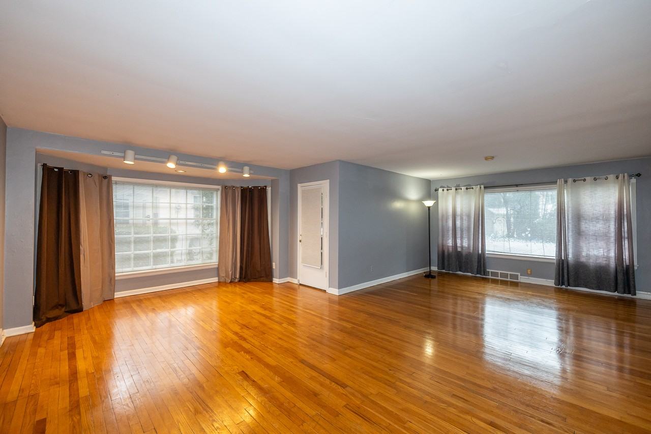 2983 Warrensville Center Rd - Photo 7 of 24