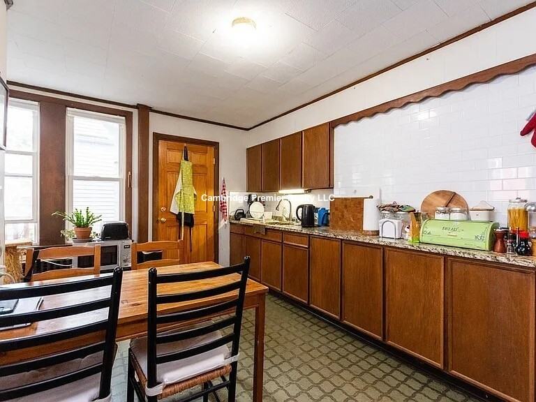 Belmont St #1L - Photo 4 of 7